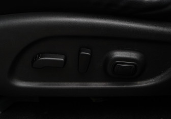 Подержанный автомобиль Nissan Pathfinder 2016 года (18 фото)