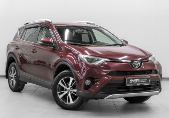 Подержанный автомобиль Toyota RAV4 2015 года (3 фото)
