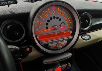 Подержанный автомобиль MINI Hatch 2008 года (11 фото)