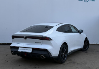 Подержанный автомобиль Changan UNI-V 2023 года (5 фото)