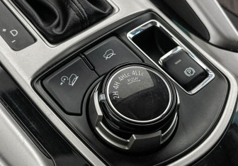 Подержанный автомобиль Mitsubishi Pajero Sport 2017 года (14 фото)