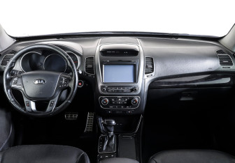 Подержанный автомобиль Kia Sorento 2013 года (13 фото)