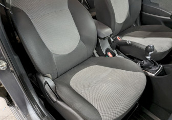 Подержанный автомобиль Hyundai Solaris Hatchback 2012 года (19 фото)