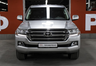 Подержанный автомобиль Toyota Land Cruiser Suv 2015 года (2 фото)