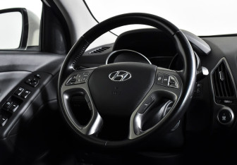 Подержанный автомобиль Hyundai ix35 2015 года (13 фото)