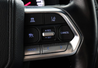 Подержанный автомобиль Toyota Land Cruiser Suv 2023 года (18 фото)