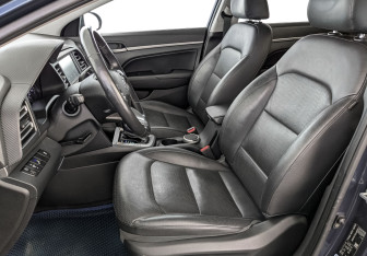 Подержанный автомобиль Hyundai Elantra Sedan 2019 года (20 фото)
