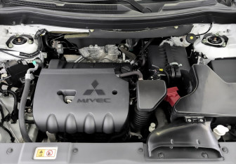 Подержанный автомобиль Mitsubishi Outlander 2022 года (9 фото)