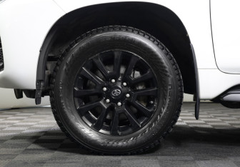 Подержанный автомобиль Toyota Land Cruiser Prado 2020 года (26 фото)