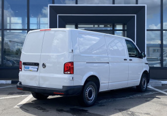 Подержанный автомобиль Volkswagen Transporter Van 2021 года (5 фото)