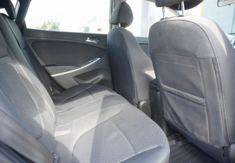 Подержанный автомобиль Hyundai Solaris Hatchback 2011 года (10 фото)