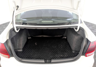 Подержанный автомобиль Volkswagen Polo Sedan 2016 года (10 фото)