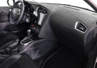 Подержанный автомобиль Citroen C4 Hatchback 2011 года (10 фото)