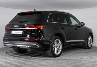 Подержанный автомобиль Audi Q7 2020 года (5 фото)