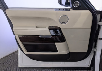 Подержанный автомобиль Land Rover Range Rover 2015 года (23 фото)