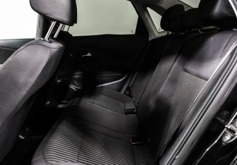 Подержанный автомобиль Volkswagen Polo Sedan 2012 года (9 фото)