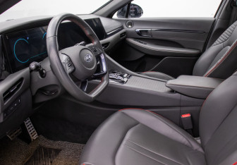 Подержанный автомобиль Hyundai Sonata 2020 года (10 фото)