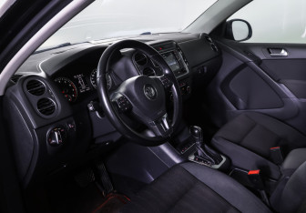 Подержанный автомобиль Volkswagen Tiguan 2011 года (15 фото)