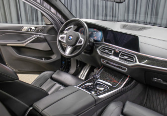 Подержанный автомобиль BMW X7 2020 года (11 фото)