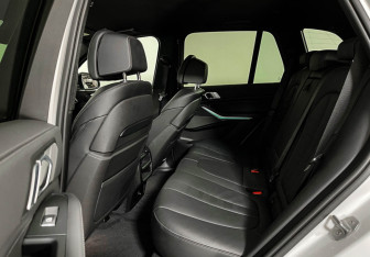 Подержанный автомобиль BMW X5 2020 года (13 фото)