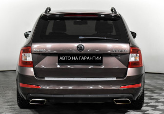 Подержанный автомобиль Skoda Octavia Wagon 2014 года (6 фото)
