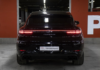 Подержанный автомобиль Porsche Cayenne 2020 года (6 фото)