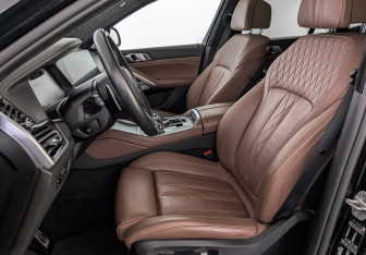 Подержанный автомобиль BMW X6 2020 года (20 фото)