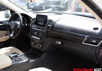 Подержанный автомобиль Mercedes-Benz GLE 2016 года (7 фото)