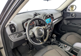 Подержанный автомобиль MINI Countryman 2018 года (16 фото)
