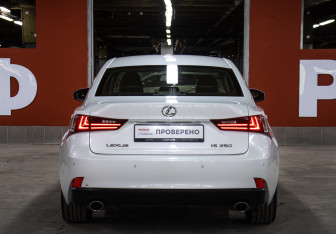 Подержанный автомобиль Lexus IS Sedan 2014 года (6 фото)