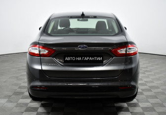 Подержанный автомобиль Ford Mondeo Sedan 2017 года (6 фото)