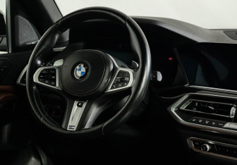Подержанный автомобиль BMW X5 2018 года (15 фото)