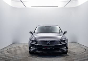 Подержанный автомобиль Volkswagen Passat Sedan 2017 года (2 фото)