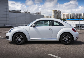 Подержанный автомобиль Volkswagen Beetle Hatchback 2014 года (7 фото)