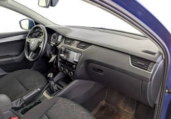 Подержанный автомобиль Skoda Octavia Liftback 2019 года (11 фото)