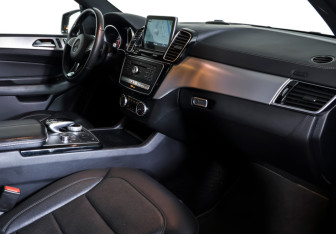 Подержанный автомобиль Mercedes-Benz GLE 2015 года (11 фото)