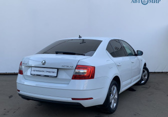 Подержанный автомобиль Skoda Octavia Liftback 2019 года (5 фото)