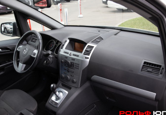Подержанный автомобиль Opel Zafira Compactvan 2013 года (7 фото)