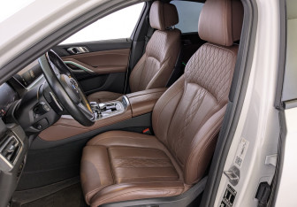 Подержанный автомобиль BMW X6 2022 года (21 фото)