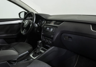 Подержанный автомобиль Skoda Octavia Liftback 2014 года (9 фото)