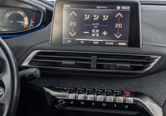 Подержанный автомобиль Peugeot 3008 2018 года (17 фото)