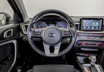 Подержанный автомобиль Kia Ceed Hatchback 2019 года (21 фото)