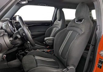 Подержанный автомобиль MINI Hatch 2019 года (20 фото)