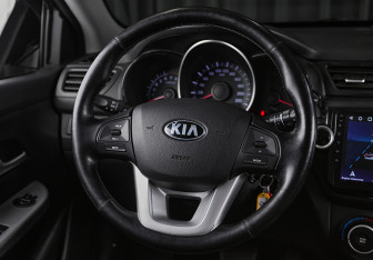 Подержанный автомобиль Kia Rio Hatchback 2014 года (12 фото)
