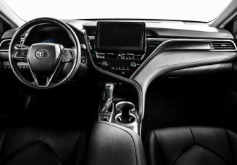 Подержанный автомобиль Toyota Camry Sedan 2022 года (8 фото)