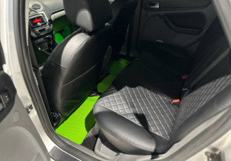 Подержанный автомобиль Ford Focus Hatchback 2009 года (6 фото)