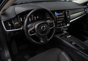 Подержанный автомобиль Volvo V90 Cross Country 2018 года (13 фото)