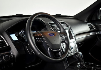 Подержанный автомобиль Ford Explorer 2019 года (10 фото)