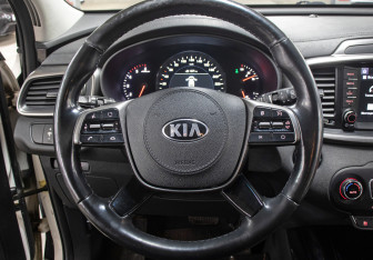 Подержанный автомобиль Kia Sorento 2018 года (18 фото)