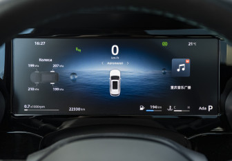 Подержанный автомобиль Geely Monjaro 2025 года (13 фото)